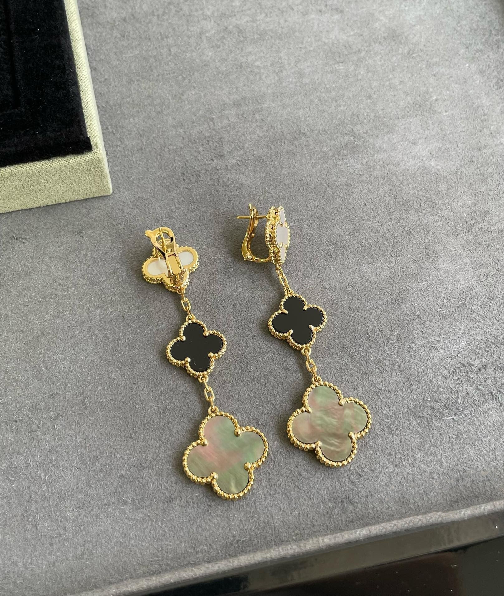 VCA CLOVER 3 MOTIF MOP ONYX DARK MOP PINK GOLD EARRINGS