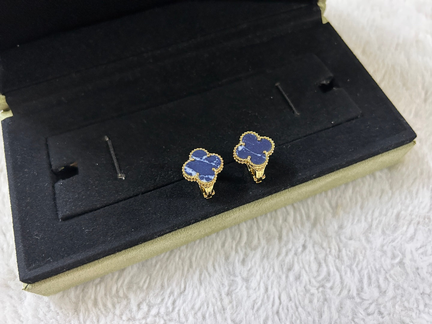 VCA CLOVER PIETERSITE MEDIUM STUD EARRINGS