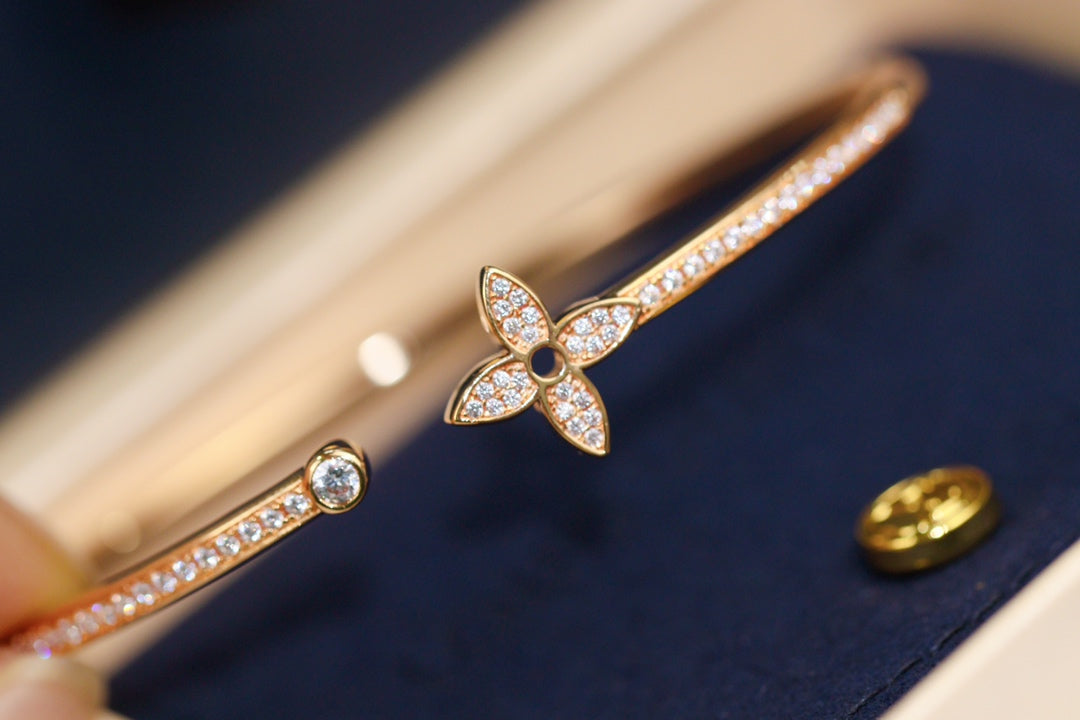 LOUIS VUITTON IDYLLE PINK GOLD OPEN BRACELET DIAMOND PAVED