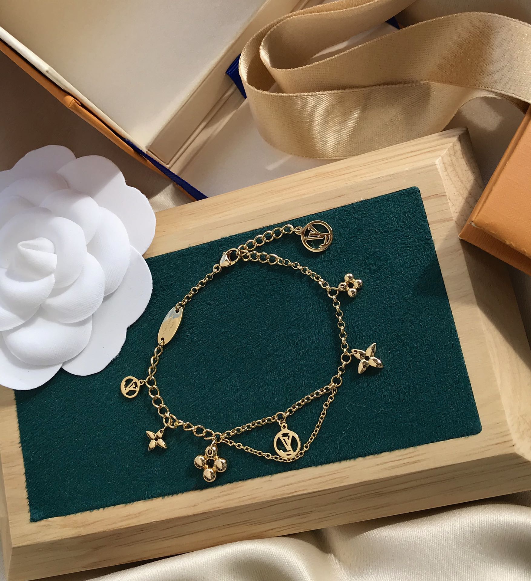 LOUIS VUITTON BLOOMING PINK GOLD MOP BRACELET