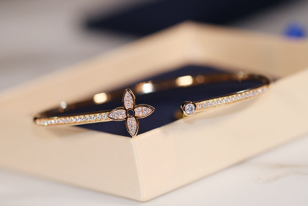 LOUIS VUITTON IDYLLE GOLD OPEN BRACELET DIAMOND PAVED