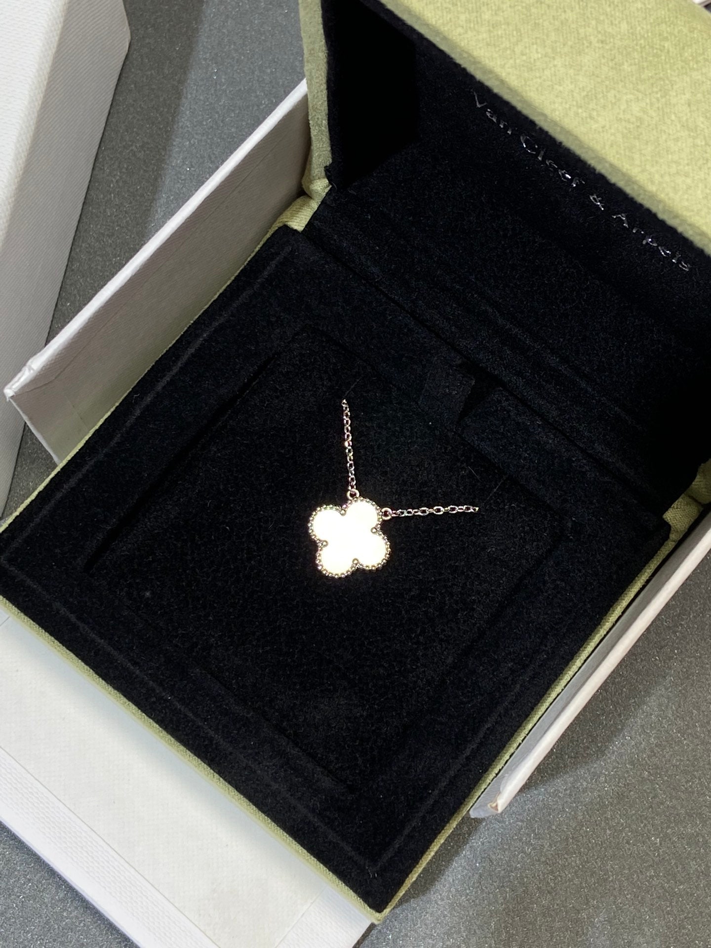 VCA CLOVER MEDIUM SILVER WHITE MOP NECKLACE
