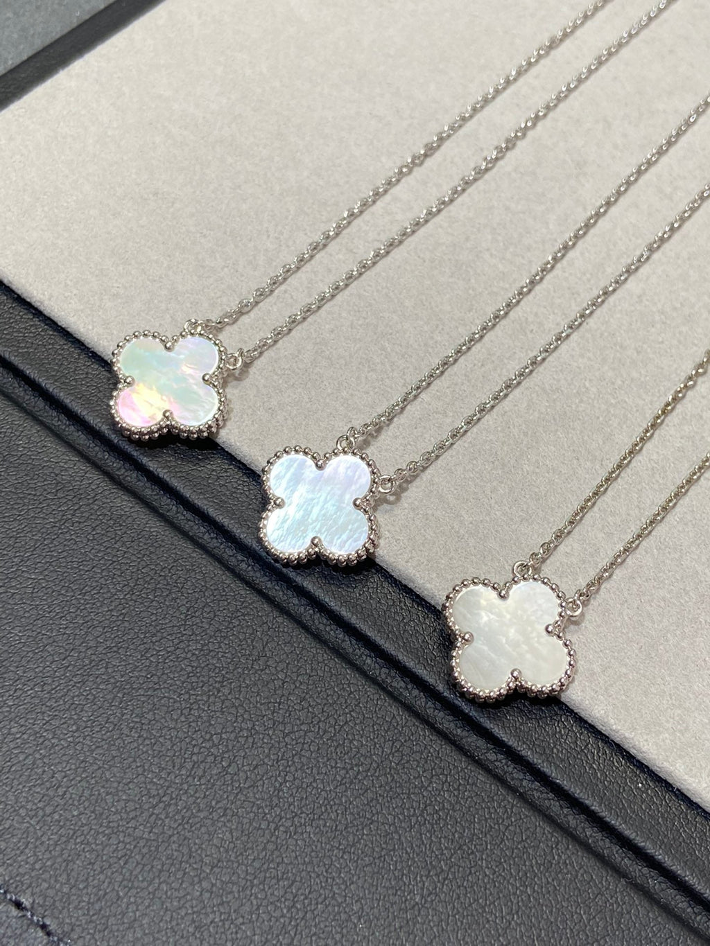 VCA CLOVER MEDIUM SILVER WHITE MOP NECKLACE