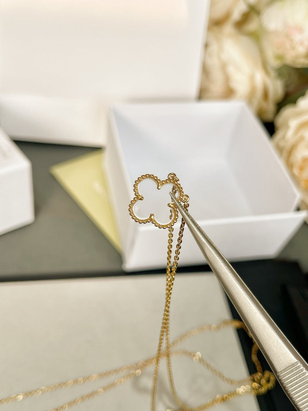 VCA CLOVER ROCK CRYSTAL ROSE GOLD NECKLACE