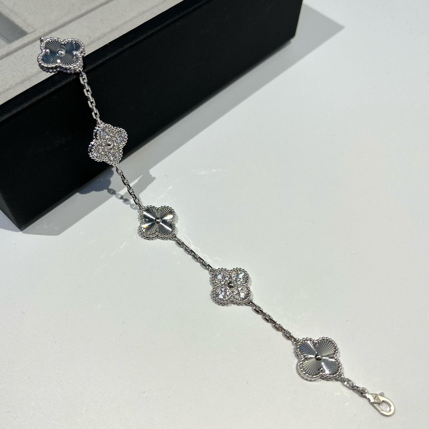 VCA CLOVER 5 MOTIF LASER BRACELET COLLECTION