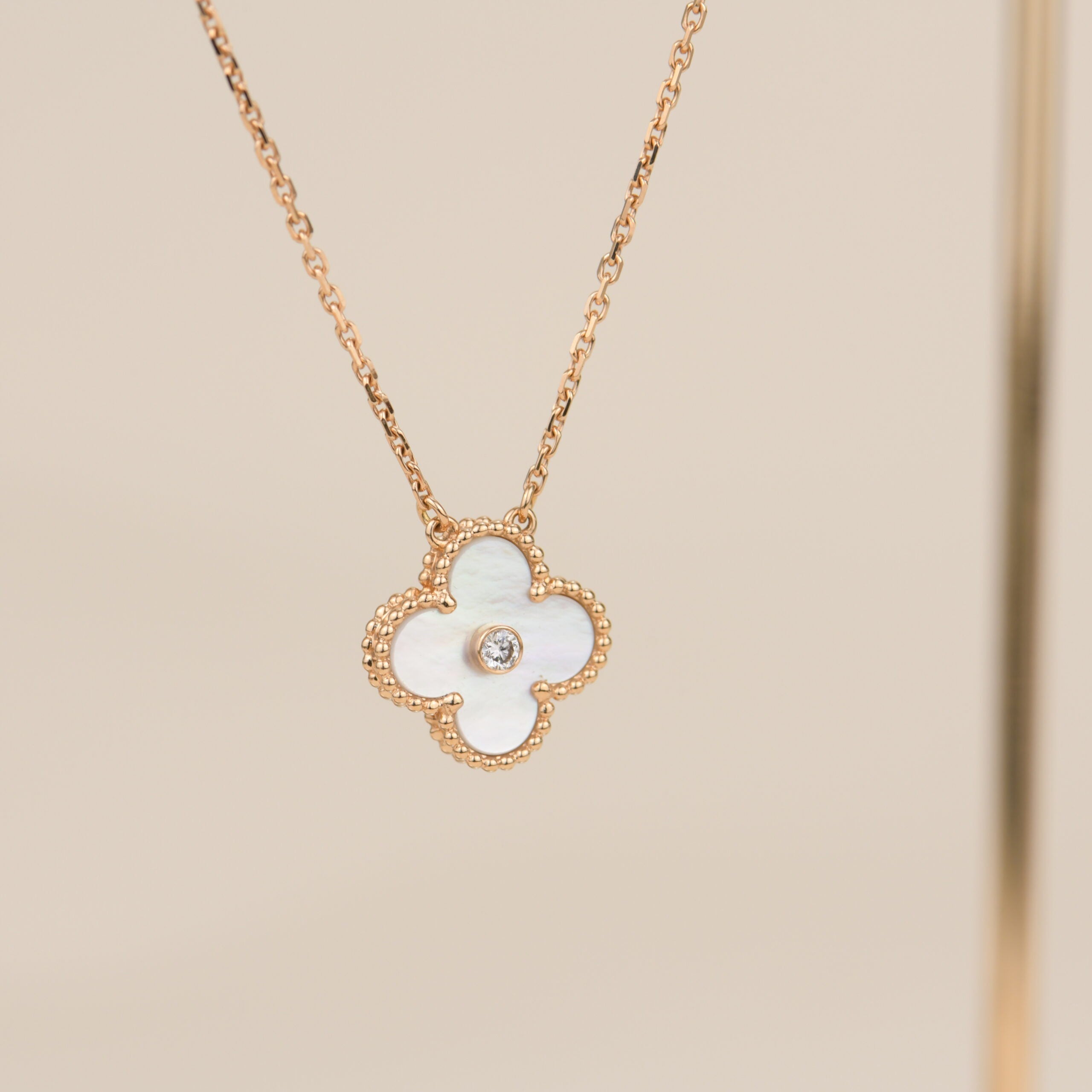 VCA CLOVER 15MM DIAMOND WHITE FRITILLARIA NECKLACE