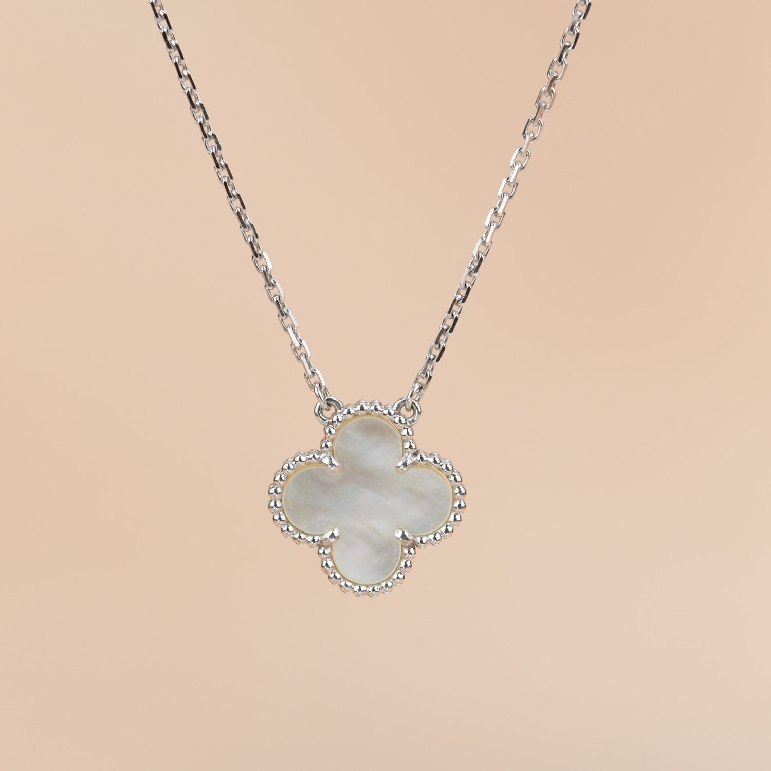 VCA CLOVER 15MM WHITE MOTHER-OF-PEARL SILVER