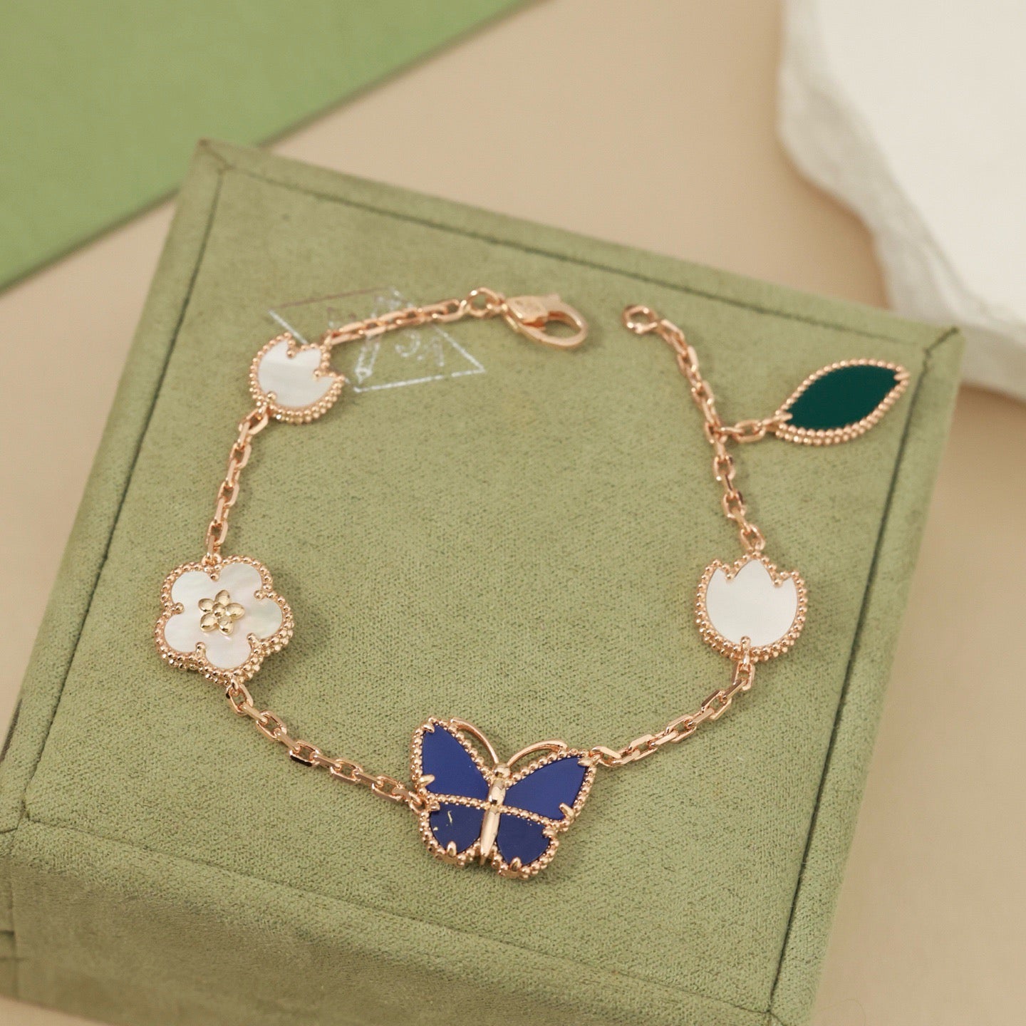 VCA LUCKY SPRING BUTTERFLY 5 MOTIF BRACELET