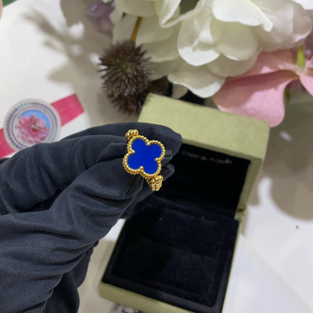 VCA CLOVER RIVERSIBLE BLUE AGATE RING