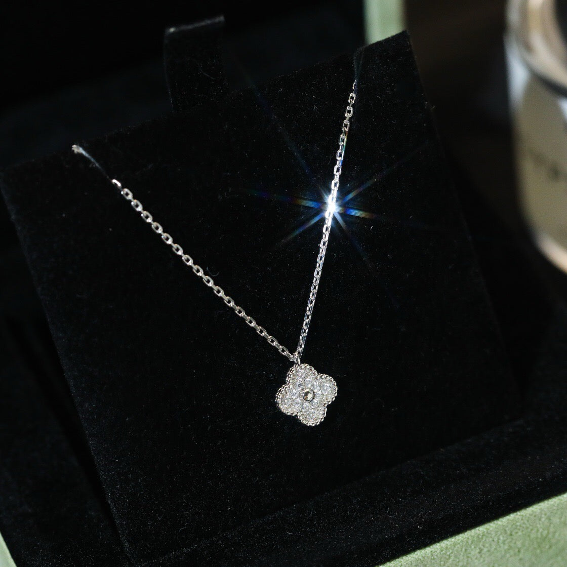VCA CLOVER MINI 9.5MM PENDANT DIAMOND NECKLACE