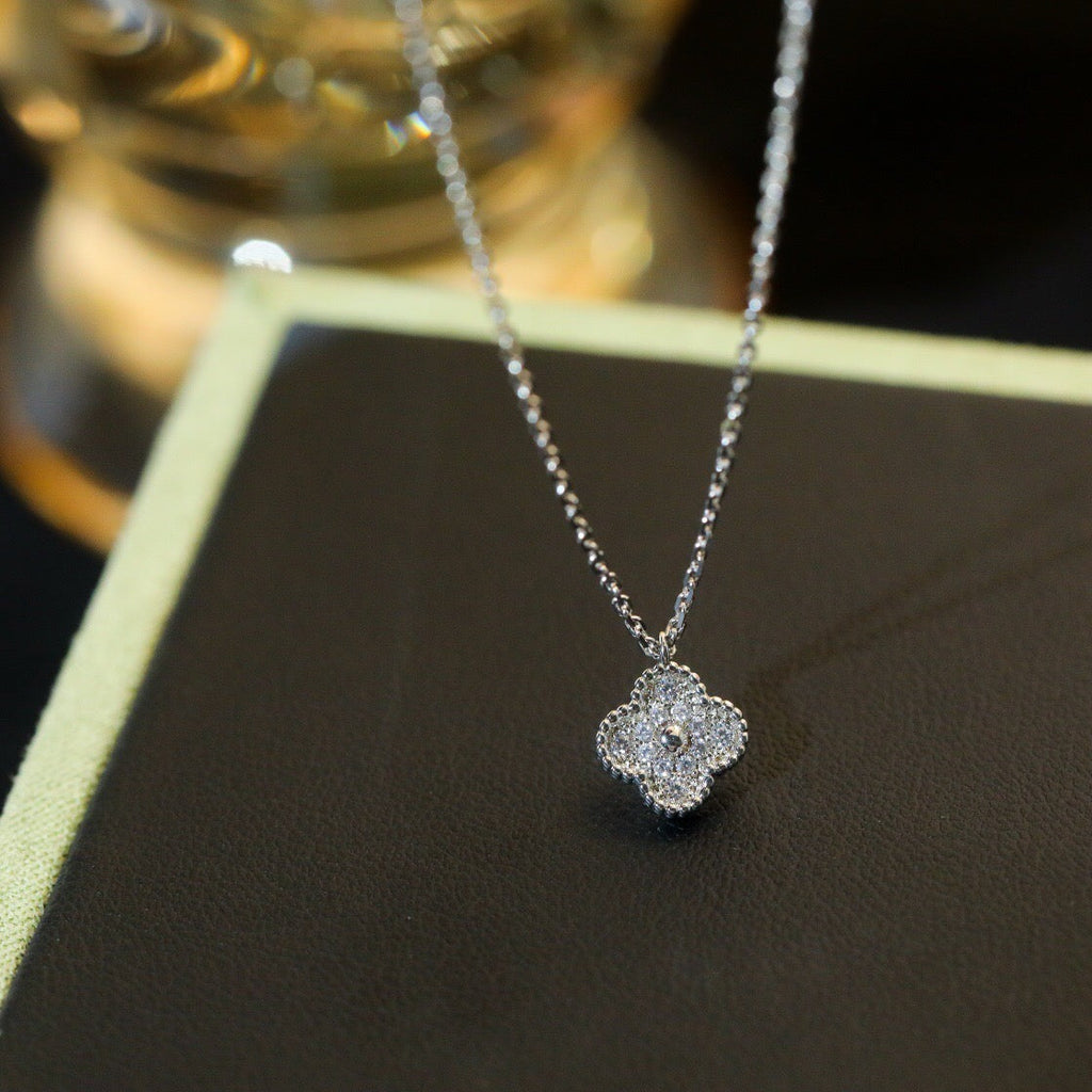 VCA CLOVER MINI 9.5MM PENDANT DIAMOND NECKLACE