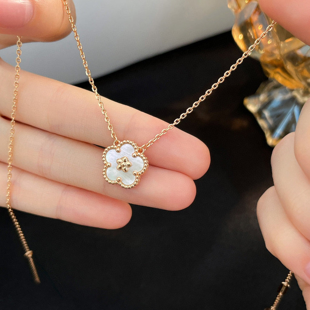 VCA LUCKY WHITE MOP PLUM BLOSSOM NECKLACE