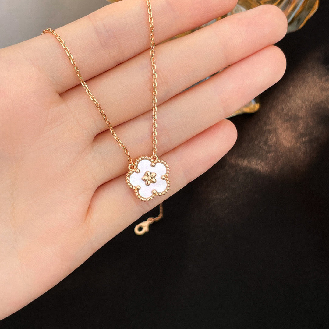 VCA LUCKY WHITE MOP PLUM BLOSSOM NECKLACE