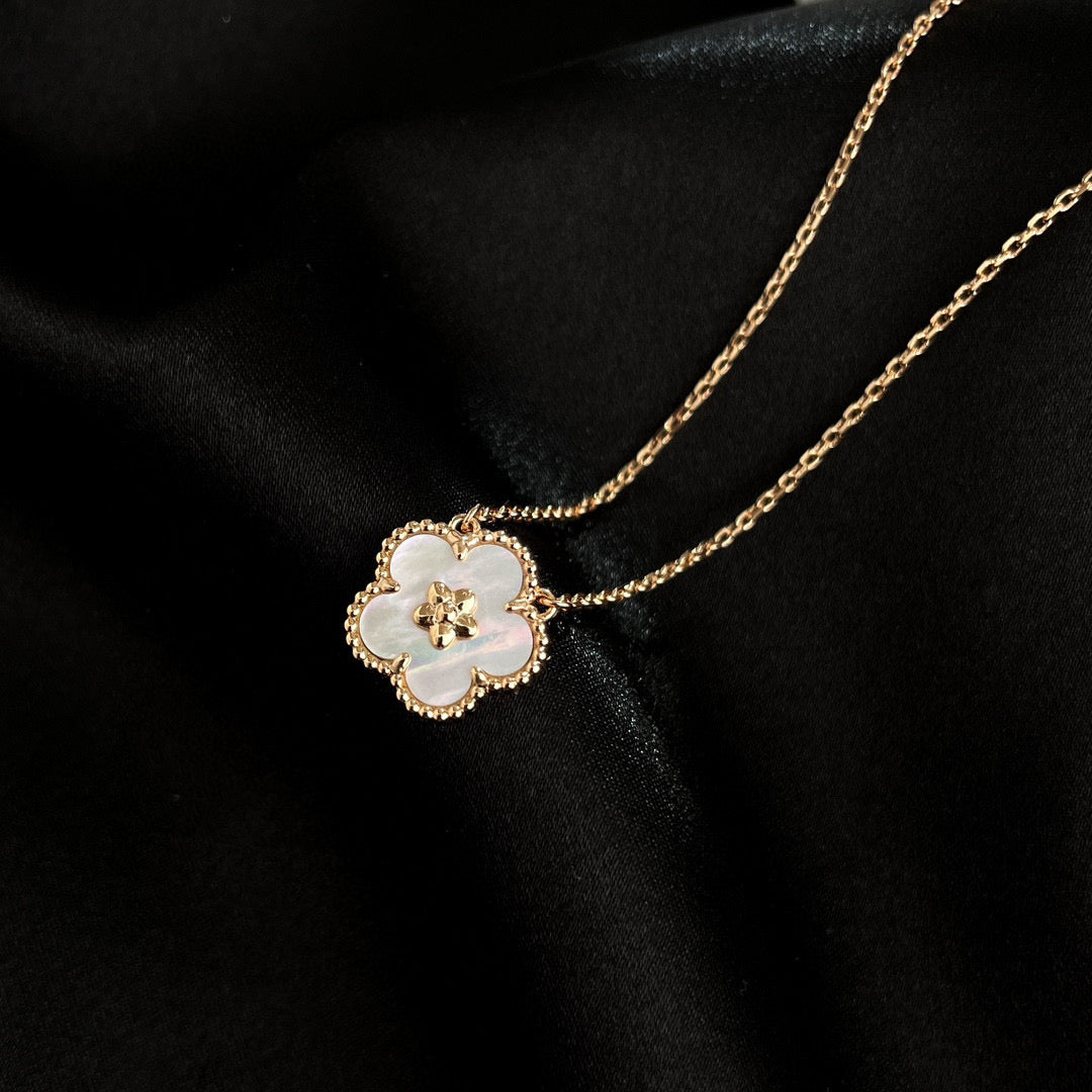 VCA LUCKY WHITE MOP PLUM BLOSSOM NECKLACE