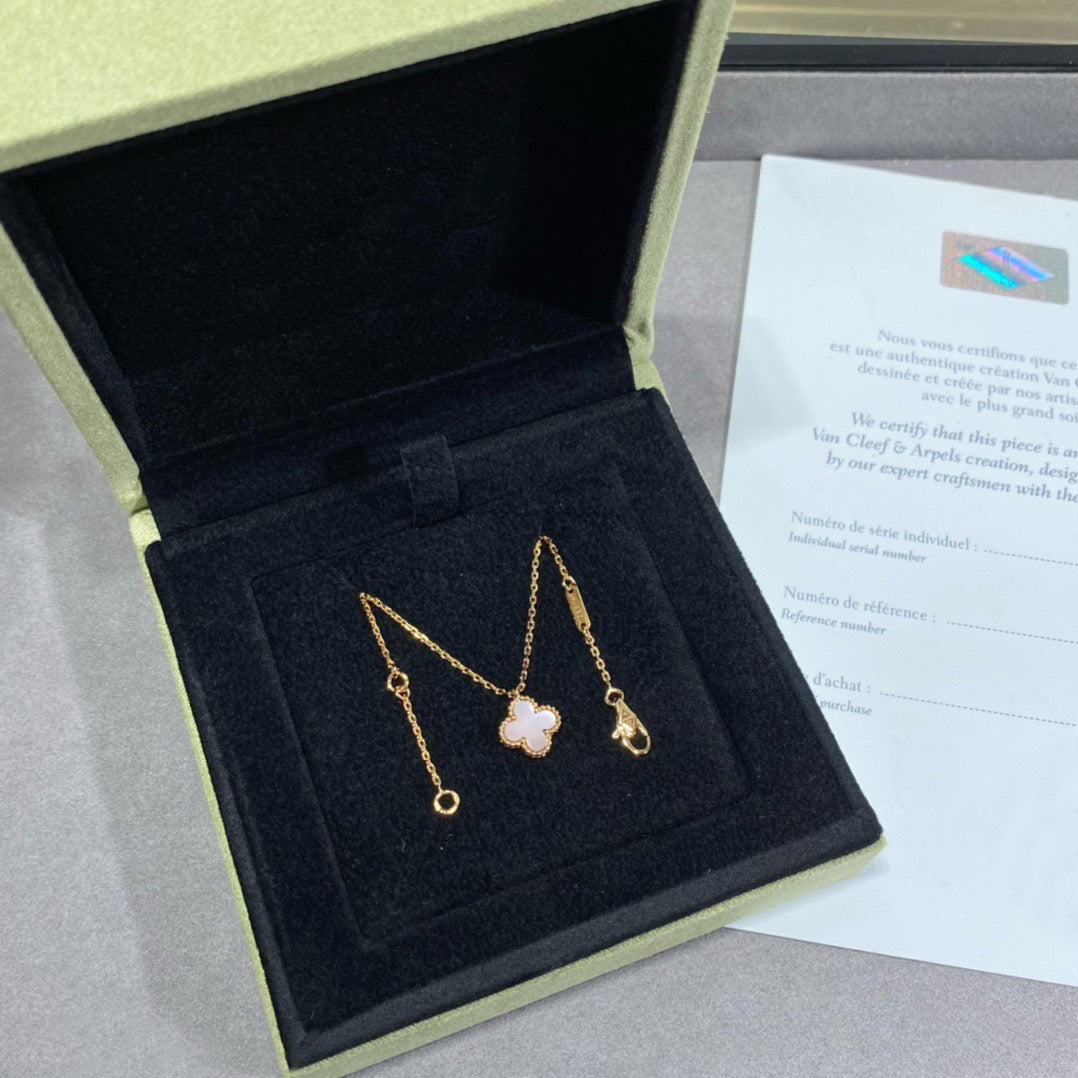 VCA CLOVER 15MM PINK MOTHER-OF-PEARL SINGLE FLOWER NECKLACE