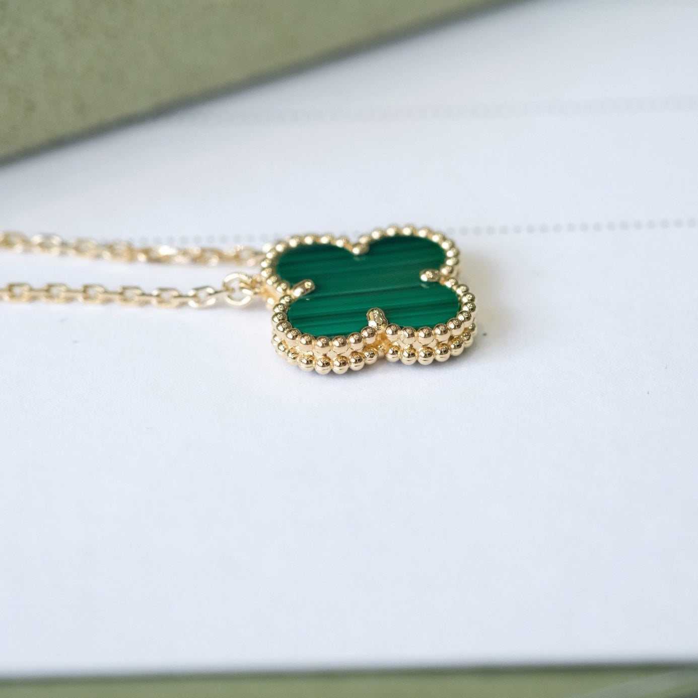 VCA CLOVER 15MM MALACHITE SINGLE FLOWER NECKLACE