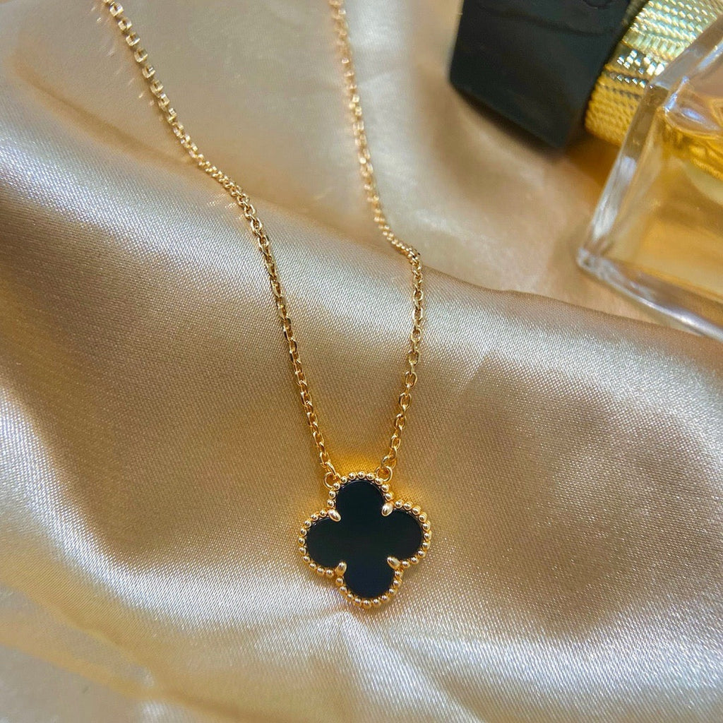 VCA CLOVER 15MM BLACK ONYX SINGLE FLOWER NECKLACE