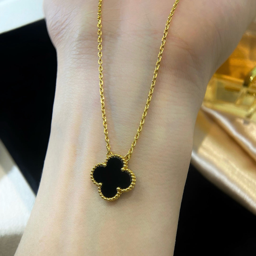 VCA CLOVER 15MM BLACK ONYX SINGLE FLOWER NECKLACE