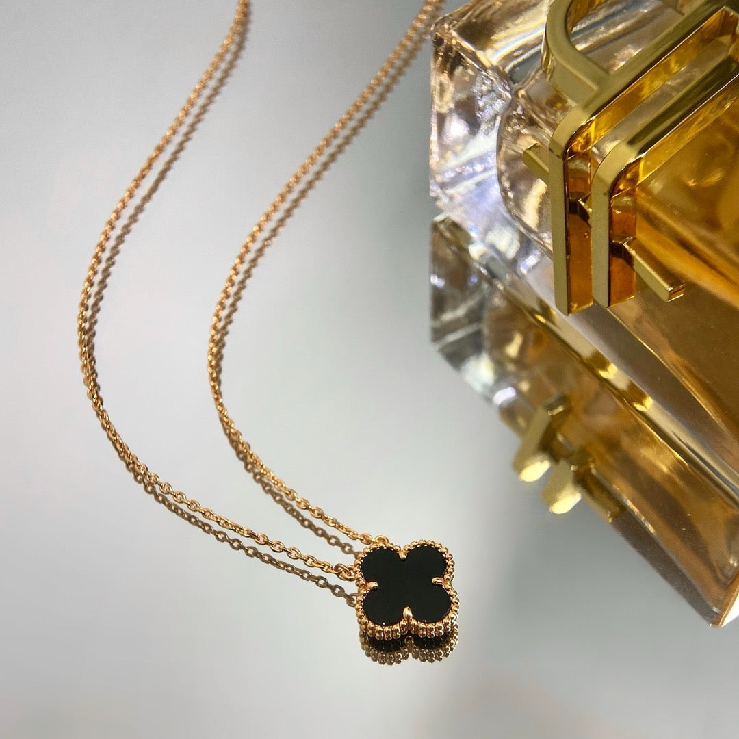 VCA CLOVER 15MM BLACK ONYX SINGLE FLOWER NECKLACE