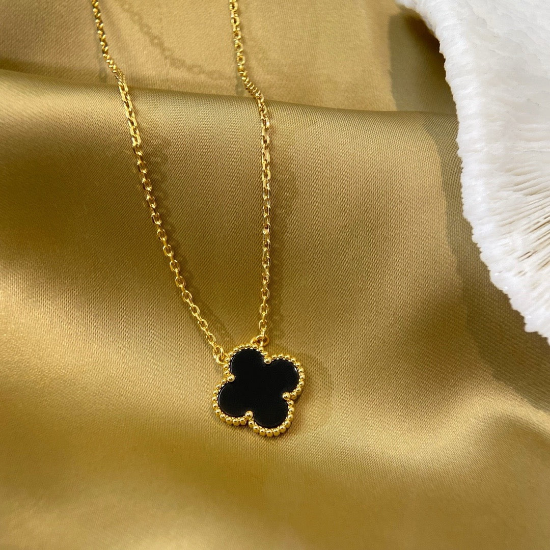 VCA CLOVER 15MM BLACK ONYX SINGLE FLOWER NECKLACE
