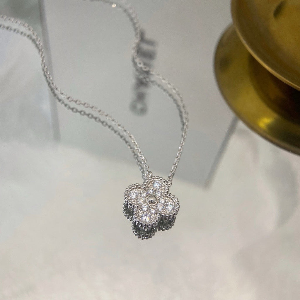 VCA CLOVER 15MM DIAMOND SINGLE FLOWER NECKLACE
