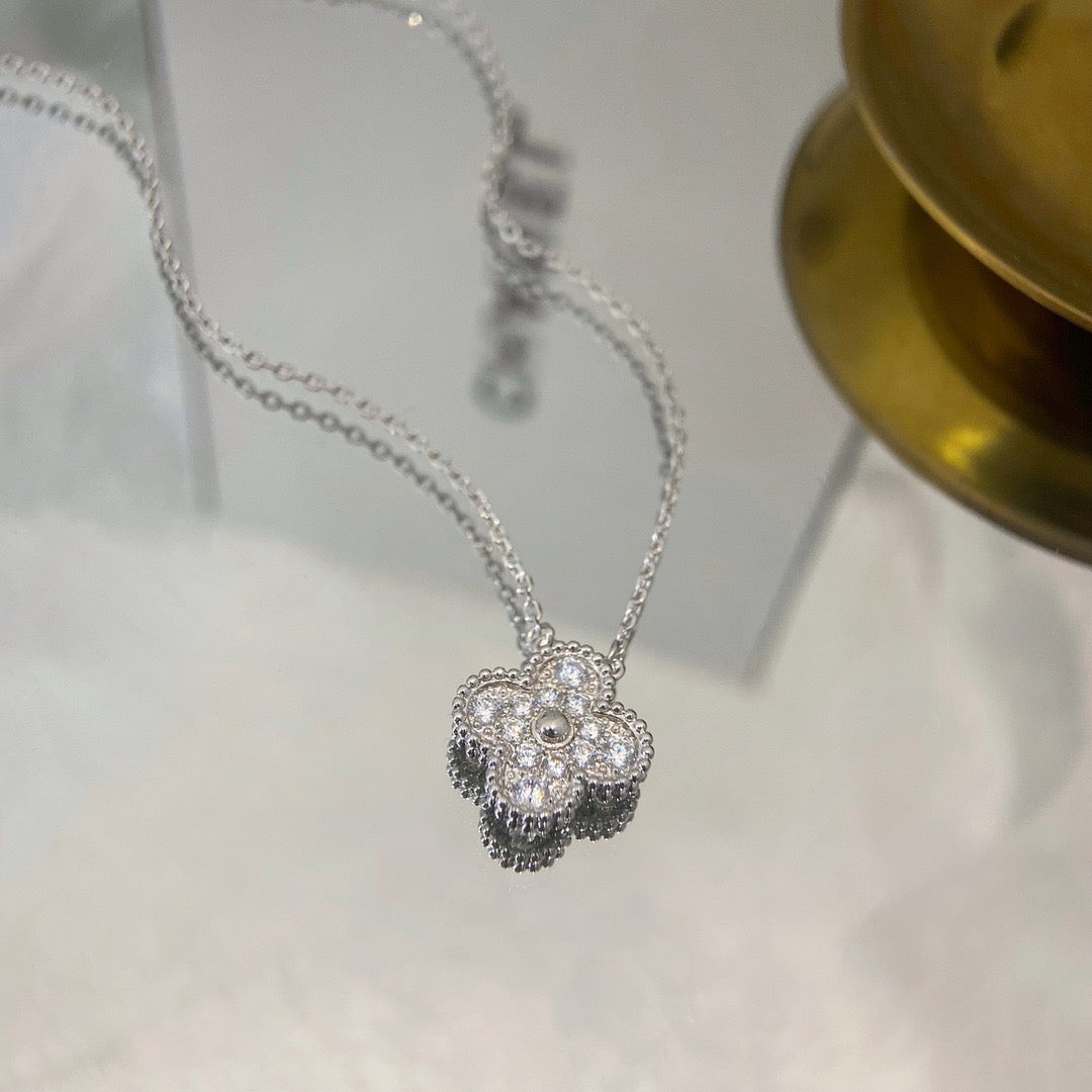 VCA CLOVER 15MM DIAMOND SINGLE FLOWER NECKLACE