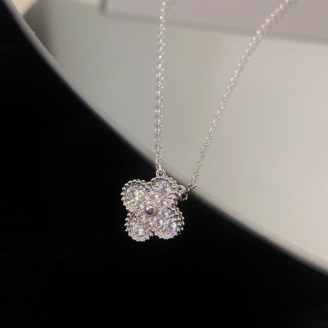 VCA CLOVER 15MM DIAMOND SINGLE FLOWER NECKLACE