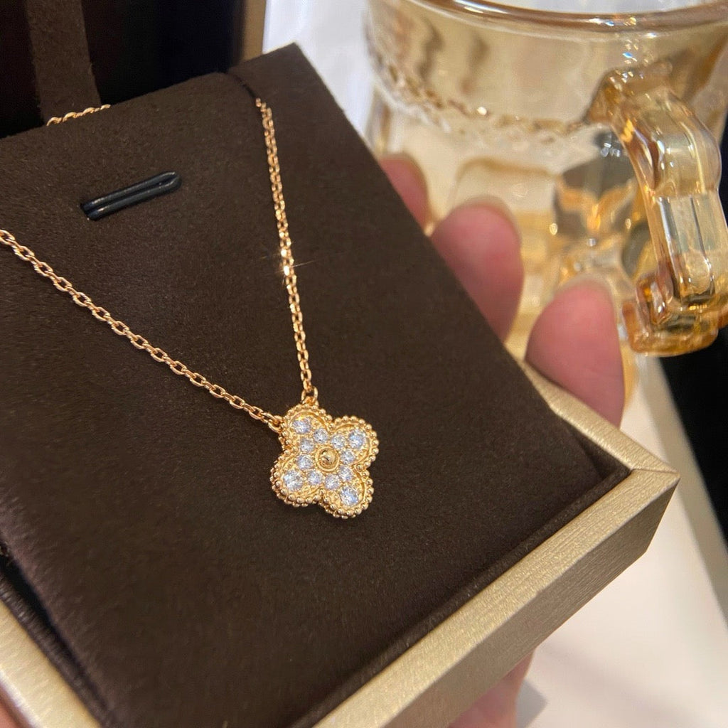 VCA CLOVER 15MM DIAMOND SINGLE FLOWER NECKLACE