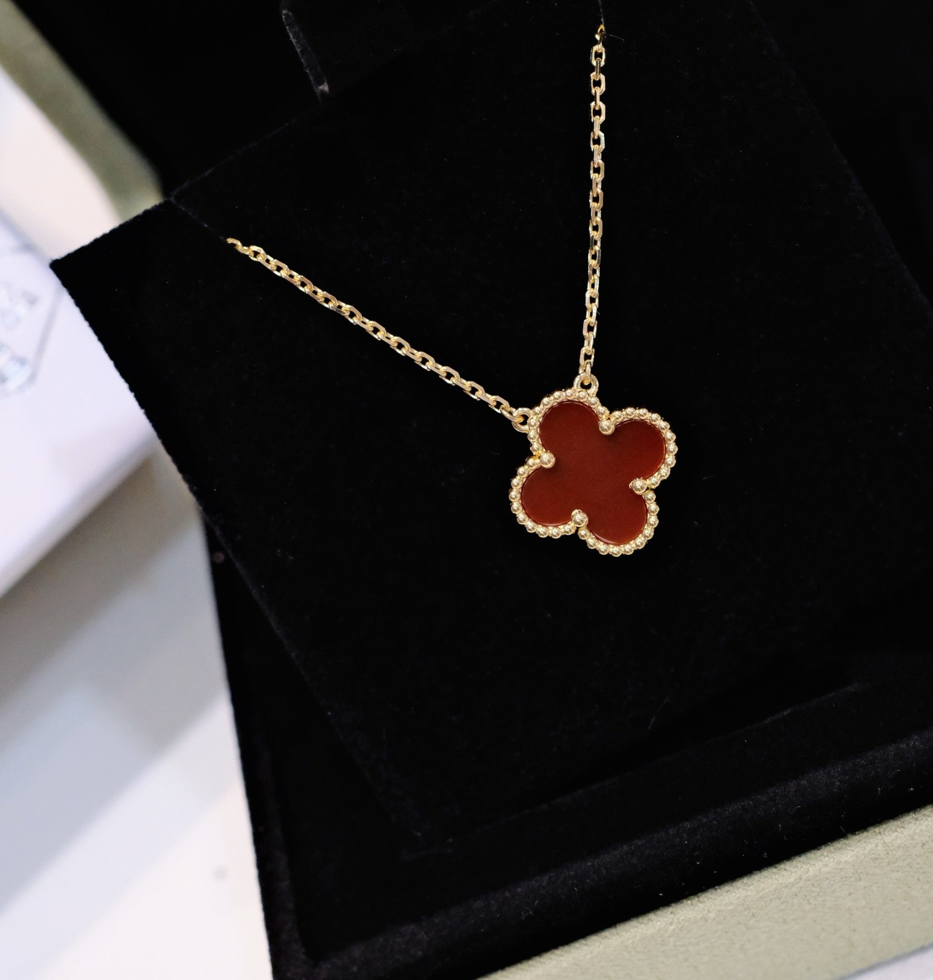 VCA CLOVER 15MM CARNELIAN SINGLE FLOWER NECKLACE