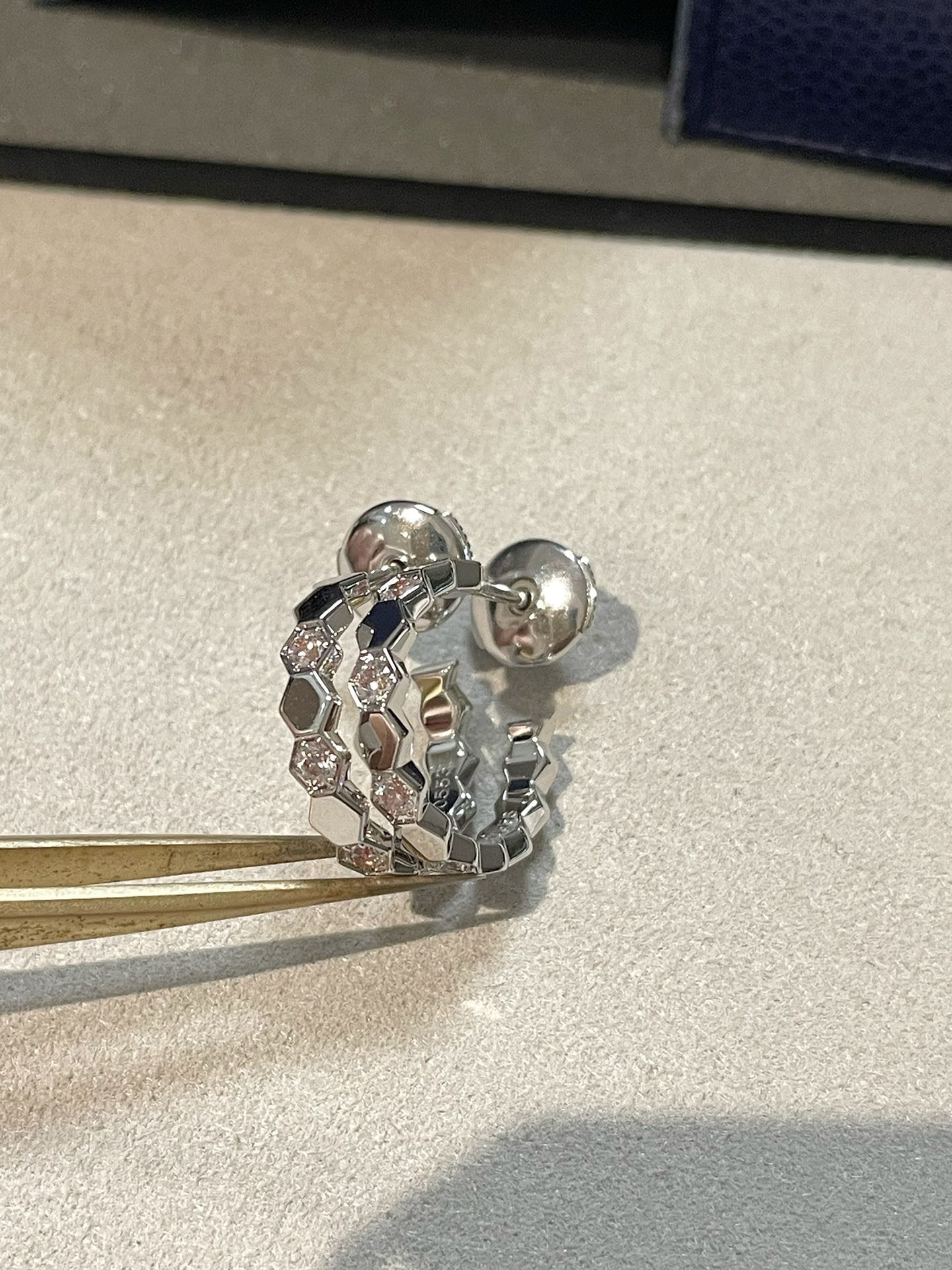 CHAUMET Hollow Design Four-Leaf Clover Flower Shape Earrings