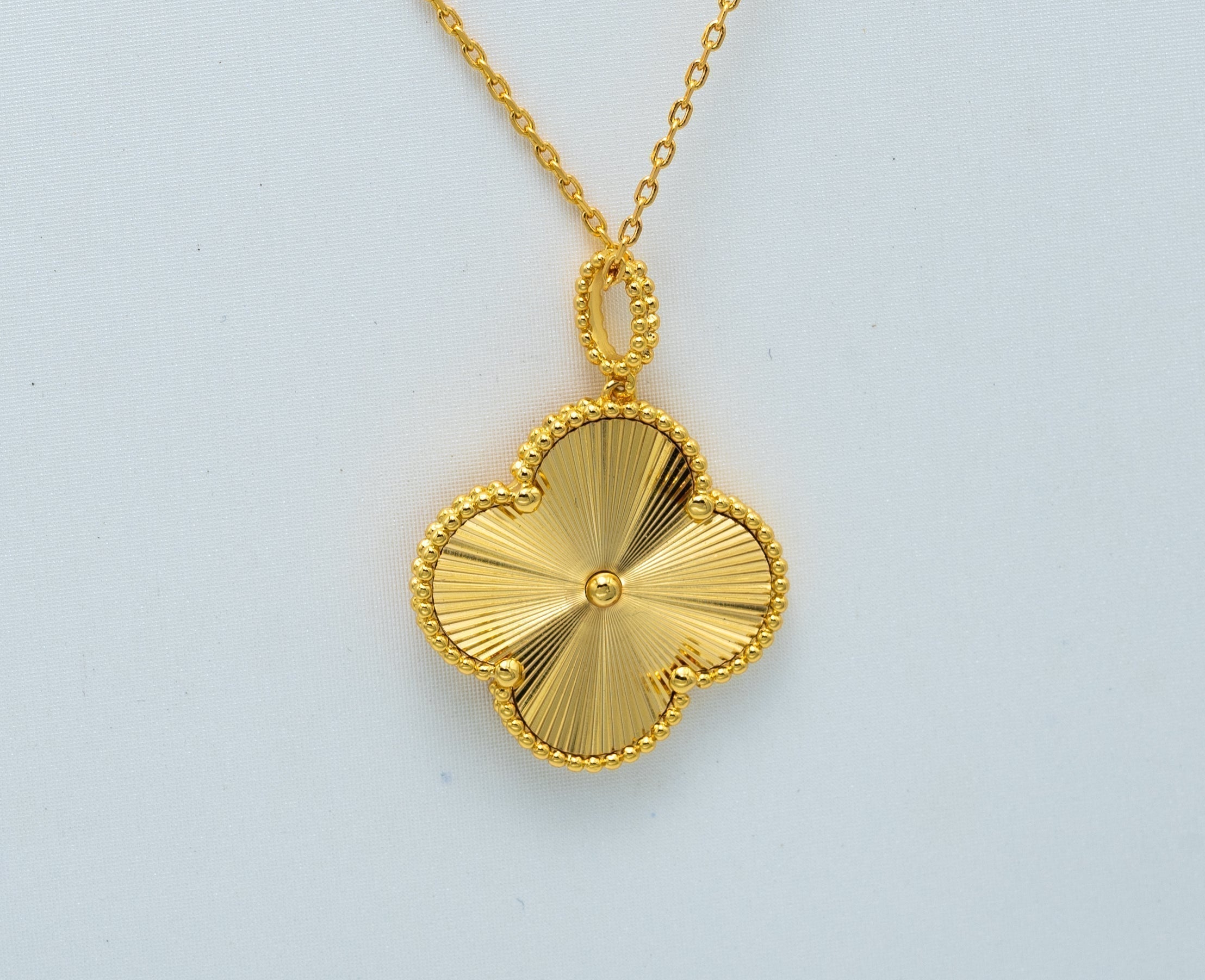VCA CLOVER 25MM PEDANT NECKLACE GOLD