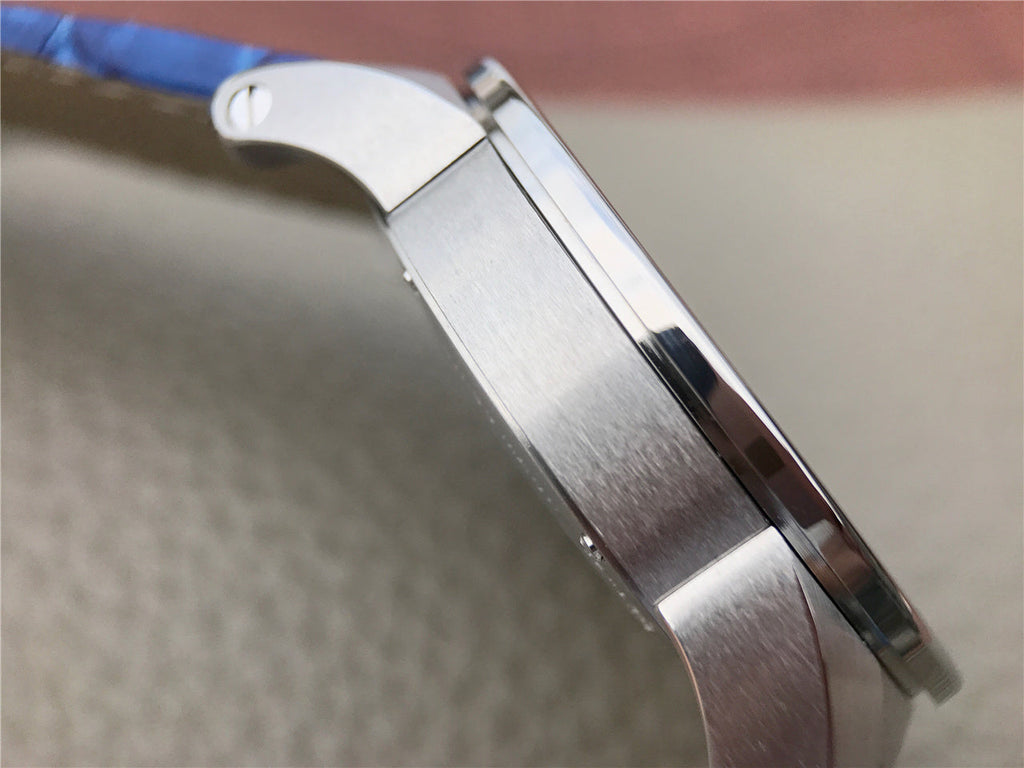 CARTIER CALIBRE DIVER 42 AUTOMATIC STEEL CASE WHITE DIAL