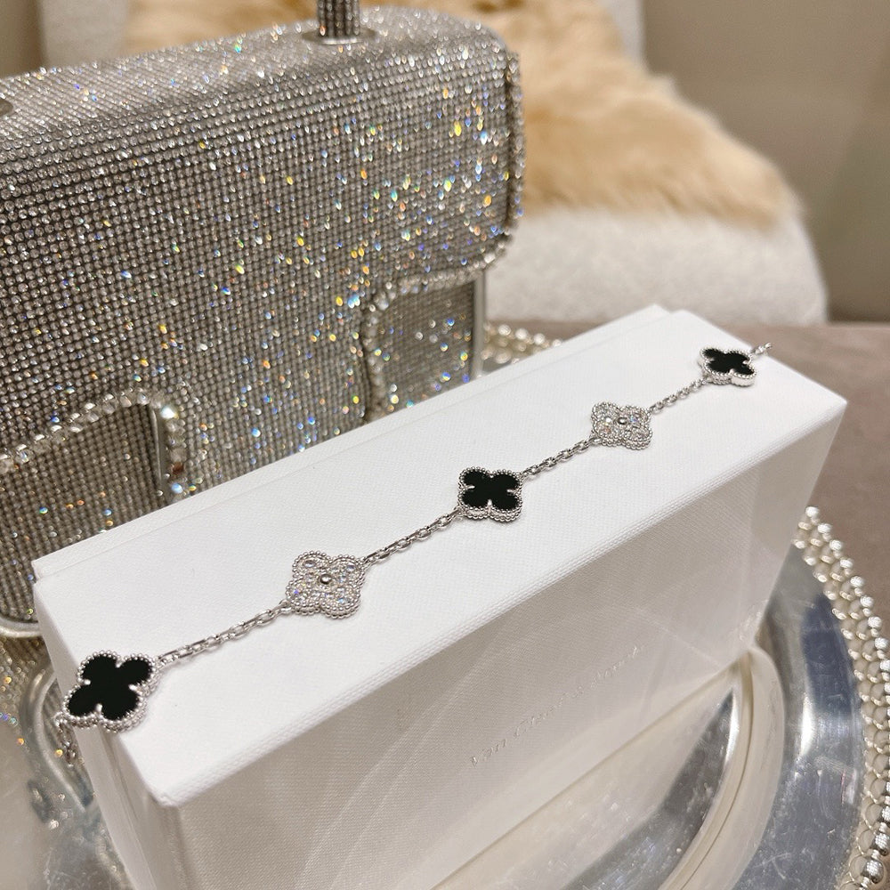 VCA CLOVER 5 MOTIF ONYXS BRACELET COLLECTION