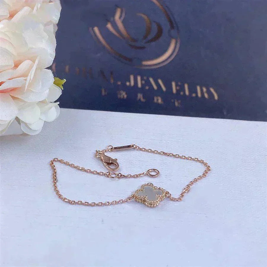 VCA CLOVER WHITE MOP SINGLE FLOWER BRACELET