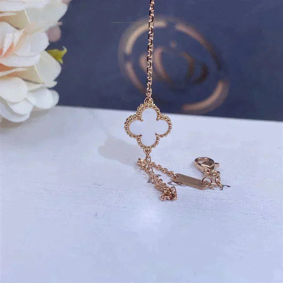 VCA CLOVER WHITE MOP SINGLE FLOWER BRACELET