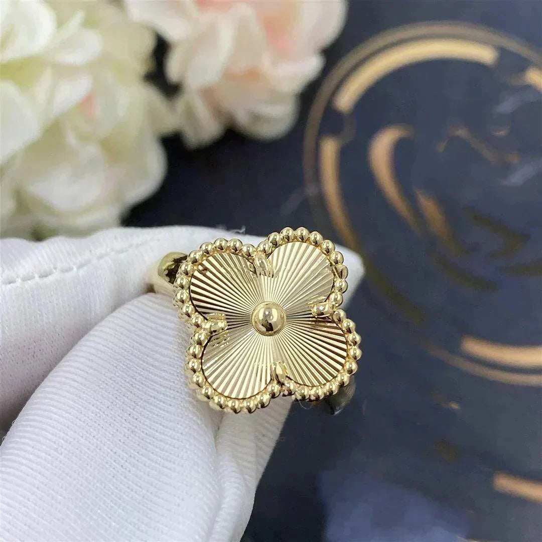 VCA CLOVER GOLD RING