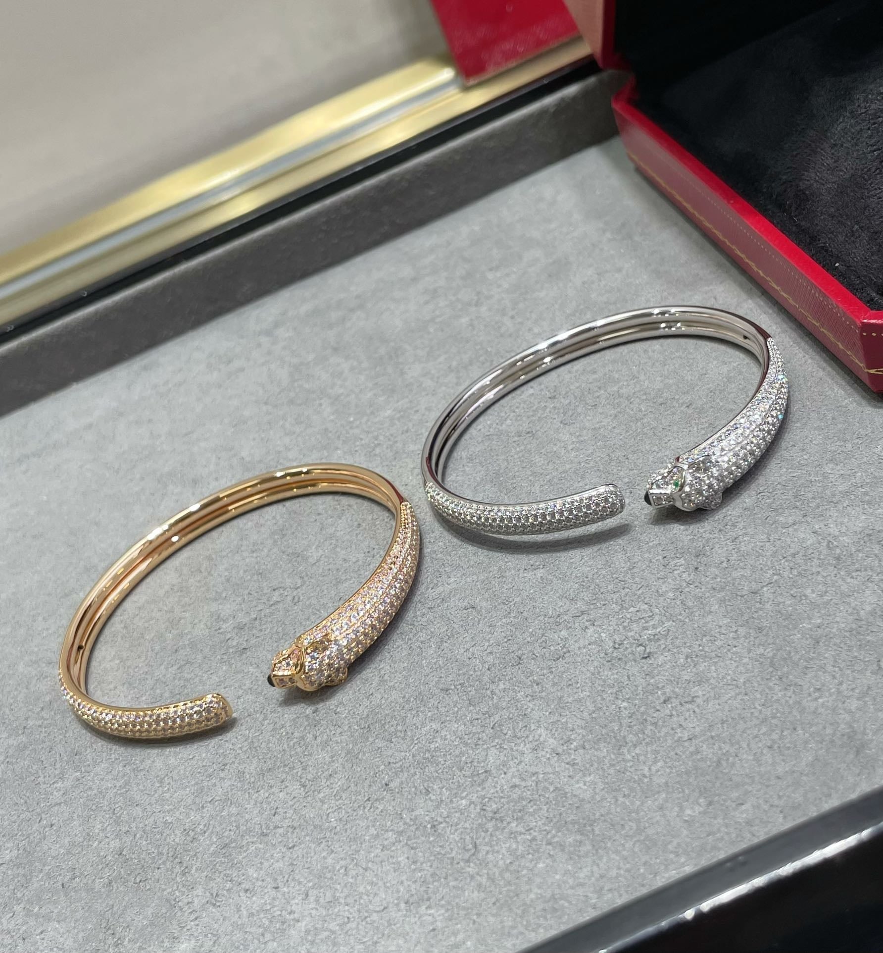 CARTIER PANTHERE FULL DIAMOND OPEN BRACELET