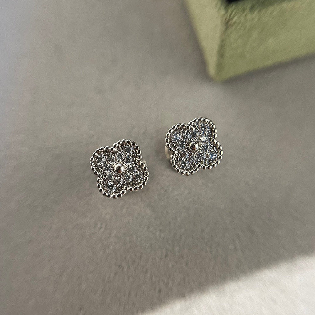 VCA CLOVER MINI DIAMOND STUD EARRINGS